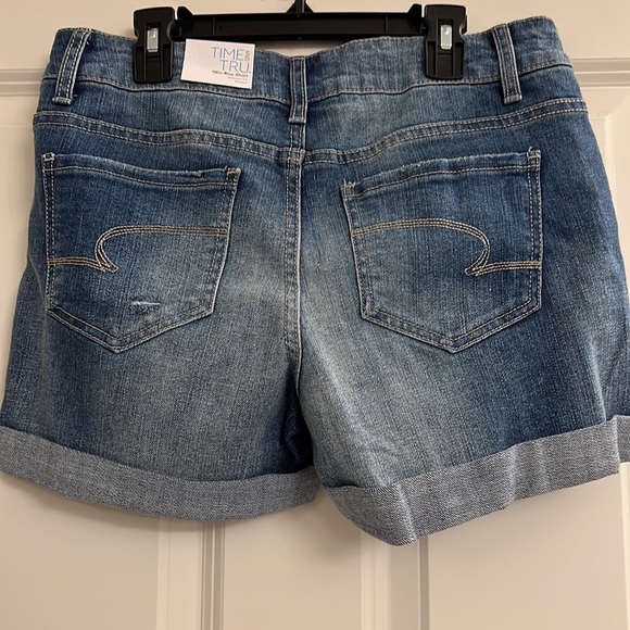 Time & Tru ladies jean shorts - Picture 4 of 5